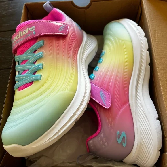 New Girls Skechers size 3 - Picture 1 of 2